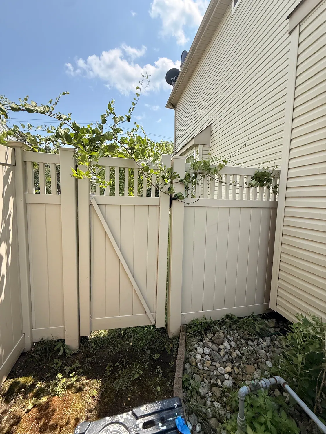 Vinyl fence after cleaning