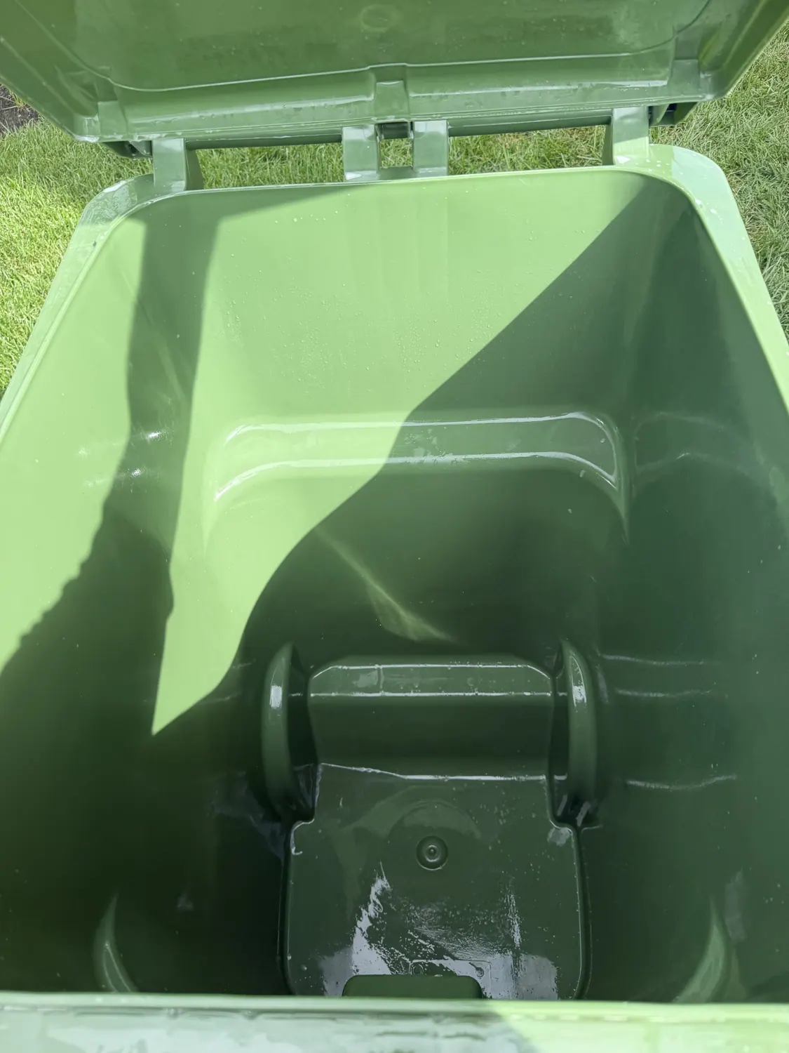 Washed bin, inside view
